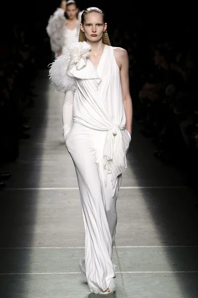 Look 49
